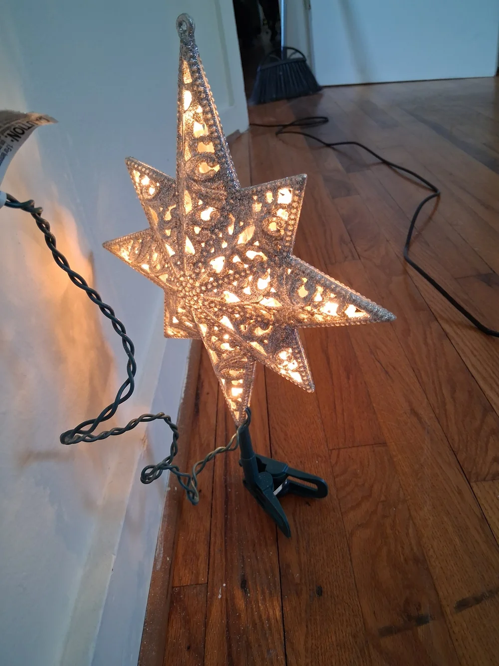 Glittering Silver Star Clip-On Holiday Light